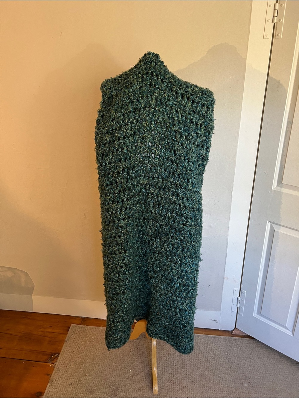 Cozy Dark Teal Mermaid Tail Throw Blanket - Handcrafted Comfort - Picture 6 of 8